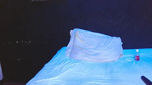 ASTRIDBULM online show from 12/19/25, 08:27