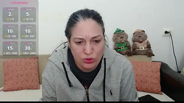 Snapshot of ElenaRose90 chatting on 03/05/25, 07:17 ElenaRose90 online show from 03/05/25, 07:17