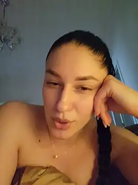 Snapshot of moniqque chatting on 07/12/26, 02:41 moniqque online show from 07/12/26, 02:41