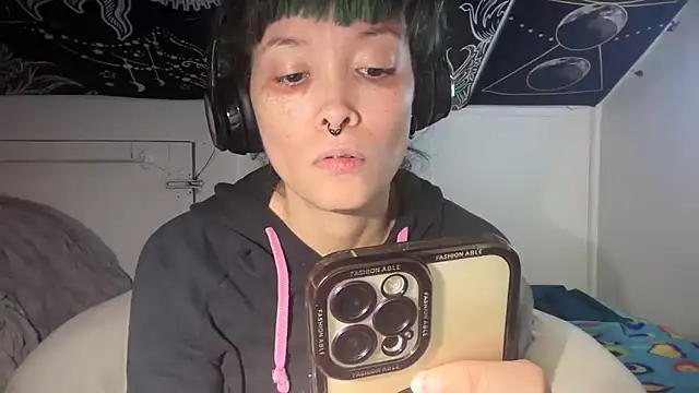 Snapshot of FRRANNKIE chatting on 12/17/24, 08:23 FRRANNKIE online show from 12/17/24, 08:23