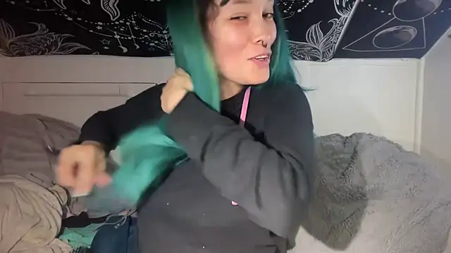 Snapshot of FRRANNKIE chatting on 12/17/24, 11:28 FRRANNKIE online show from 12/17/24, 11:28