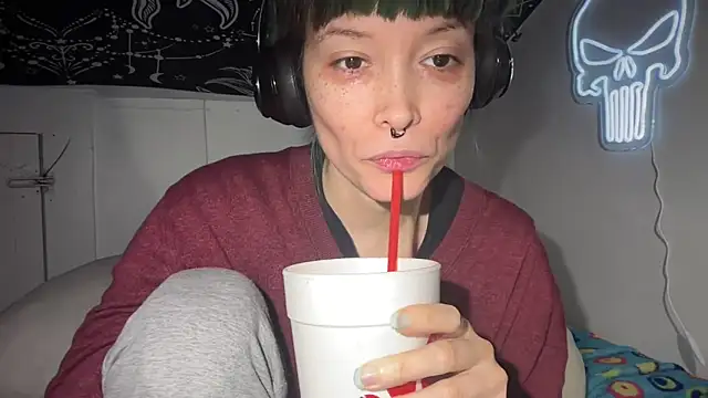 Snapshot of FRRANNKIE chatting on 12/18/24, 08:31 FRRANNKIE online show from 12/18/24, 08:31