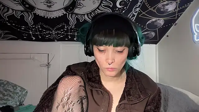 Snapshot of FRRANNKIE chatting on 12/18/24, 06:14 FRRANNKIE online show from 12/18/24, 06:14