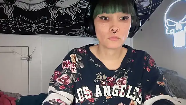 Snapshot of FRRANNKIE chatting on 12/19/24, 04:46 FRRANNKIE online show from 12/19/24, 04:46