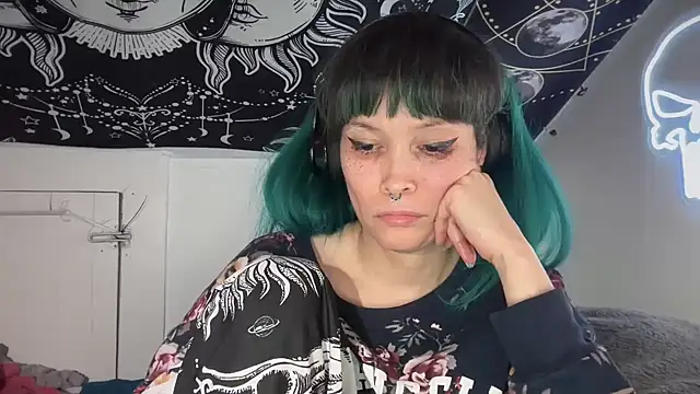 Snapshot of FRRANNKIE chatting on 12/19/24, 07:51 FRRANNKIE online show from 12/19/24, 07:51