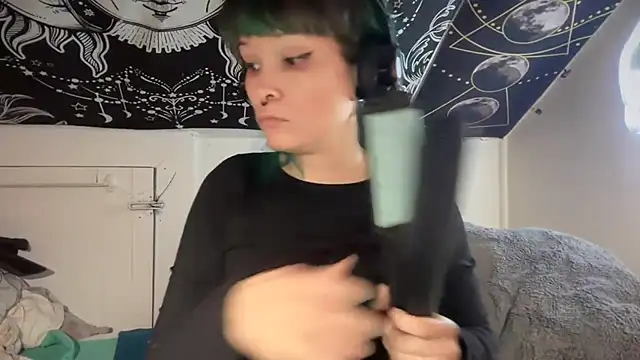 Snapshot of FRRANNKIE chatting on 12/20/24, 12:49 FRRANNKIE online show from 12/20/24, 12:49