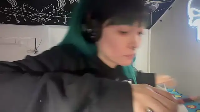 Snapshot of FRRANNKIE chatting on 12/24/24, 12:00 FRRANNKIE online show from 12/24/24, 12:00