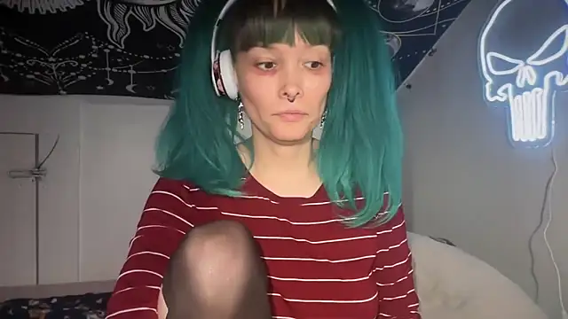 Snapshot of FRRANNKIE chatting on 12/27/24, 03:53 FRRANNKIE online show from 12/27/24, 03:53