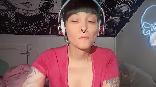 Snapshot of FRRANNKIE chatting on 01/02/25, 04:30 FRRANNKIE online show from 01/02/25, 04:30