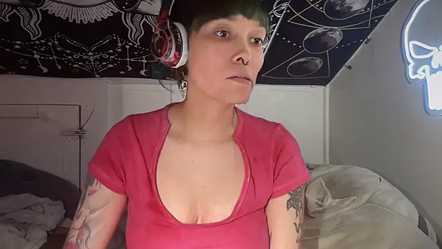 Snapshot of FRRANNKIE chatting on 01/02/25, 07:33 FRRANNKIE online show from 01/02/25, 07:33