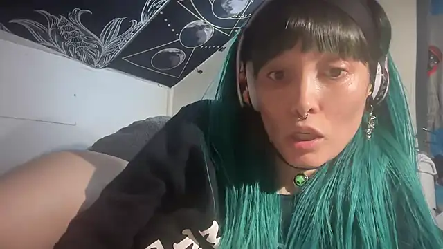 Snapshot of FRRANNKIE chatting on 01/04/25, 08:39 FRRANNKIE online show from 01/04/25, 08:39