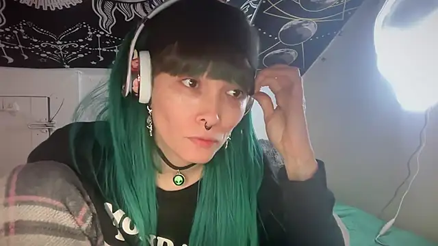 Snapshot of FRRANNKIE chatting on 01/04/25, 11:43 FRRANNKIE online show from 01/04/25, 11:43