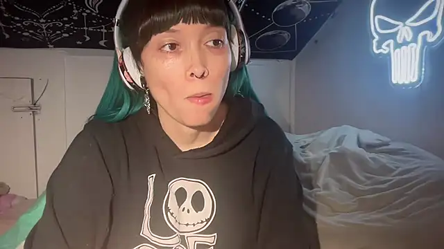 Snapshot of FRRANNKIE chatting on 01/05/25, 08:43 FRRANNKIE online show from 01/05/25, 08:43