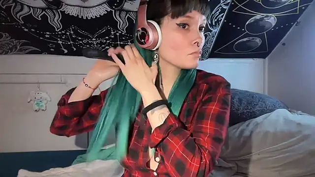 Snapshot of FRRANNKIE chatting on 02/01/25, 12:05 FRRANNKIE online show from 02/01/25, 12:05