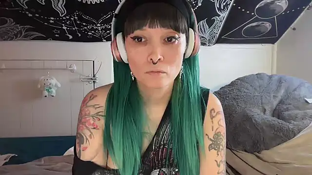 Snapshot of FRRANNKIE chatting on 02/02/25, 12:02 FRRANNKIE online show from 02/02/25, 12:02