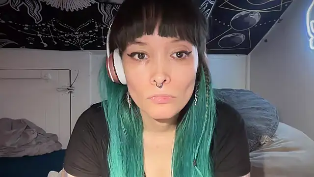 Snapshot of FRRANNKIE chatting on 02/04/25, 12:44 FRRANNKIE online show from 02/04/25, 12:44