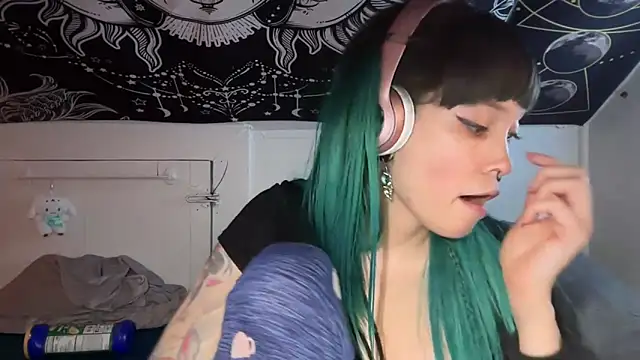 Snapshot of FRRANNKIE chatting on 02/04/25, 04:18 FRRANNKIE online show from 02/04/25, 04:18