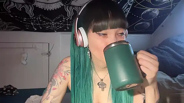 Snapshot of FRRANNKIE chatting on 02/05/25, 02:16 FRRANNKIE online show from 02/05/25, 02:16