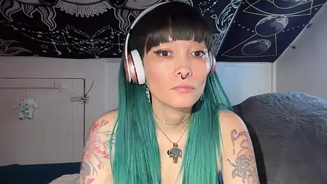 Snapshot of FRRANNKIE chatting on 02/06/25, 06:35 FRRANNKIE online show from 02/06/25, 06:35