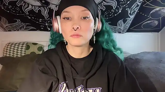 Snapshot of FRRANNKIE chatting on 02/15/25, 06:33 FRRANNKIE online show from 02/15/25, 06:33