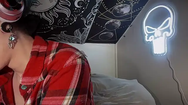 Snapshot of FRRANNKIE chatting on 02/16/25, 02:53 FRRANNKIE online show from 02/16/25, 02:53