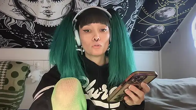 Snapshot of FRRANNKIE chatting on 02/17/25, 04:42 FRRANNKIE online show from 02/17/25, 04:42