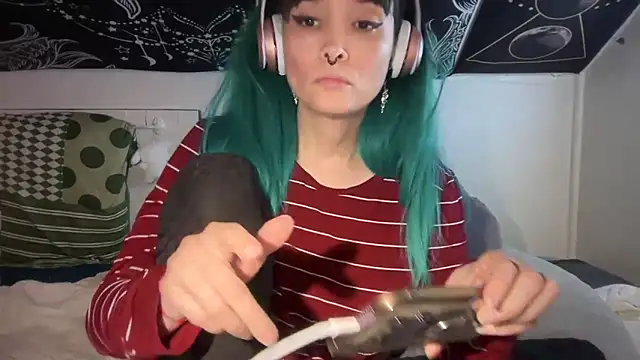 Snapshot of FRRANNKIE chatting on 02/20/25, 01:51 FRRANNKIE online show from 02/20/25, 01:51