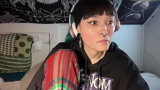 Snapshot of FRRANNKIE chatting on 02/21/25, 01:22 FRRANNKIE online show from 02/21/25, 01:22