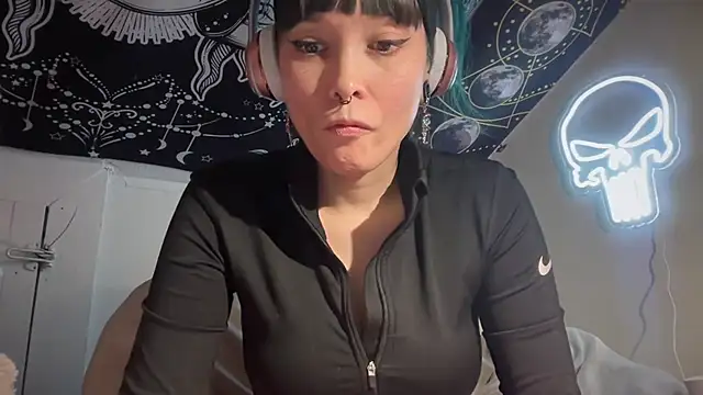 Snapshot of FRRANNKIE chatting on 02/23/25, 03:40 FRRANNKIE online show from 02/23/25, 03:40