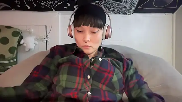 Snapshot of FRRANNKIE chatting on 02/25/25, 04:21 FRRANNKIE online show from 02/25/25, 04:21