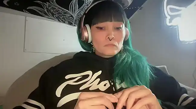 Snapshot of FRRANNKIE chatting on 02/28/25, 01:58 FRRANNKIE online show from 02/28/25, 01:58