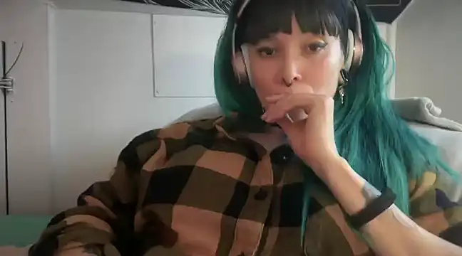 Snapshot of FRRANNKIE chatting on 03/01/25, 03:27 FRRANNKIE online show from 03/01/25, 03:27