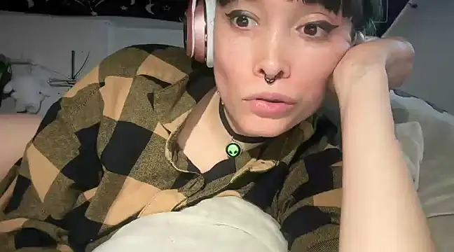 Snapshot of FRRANNKIE chatting on 03/01/25, 06:32 FRRANNKIE online show from 03/01/25, 06:32