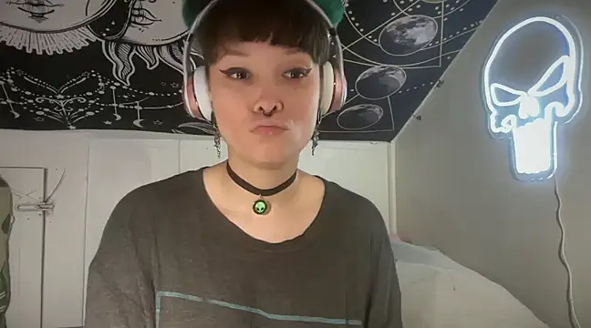 Snapshot of FRRANNKIE chatting on 03/19/25, 09:17 FRRANNKIE online show from 03/19/25, 09:17