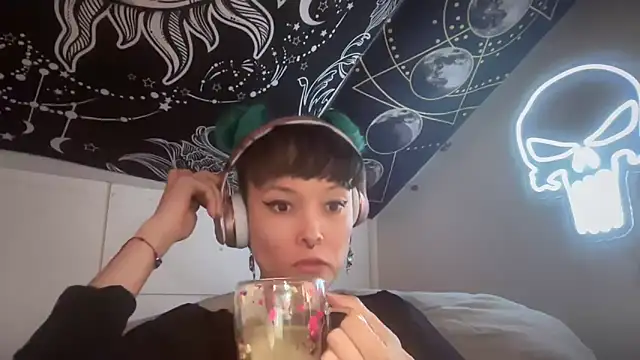 Snapshot of FRRANNKIE chatting on 03/20/25, 10:54 FRRANNKIE online show from 03/20/25, 10:54