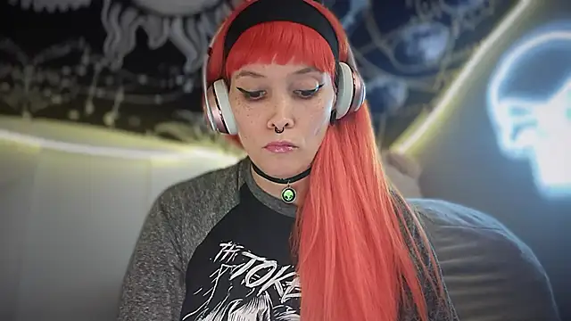 Snapshot of FRRANNKIE chatting on 09/16/25, 04:13 FRRANNKIE online show from 09/16/25, 04:13