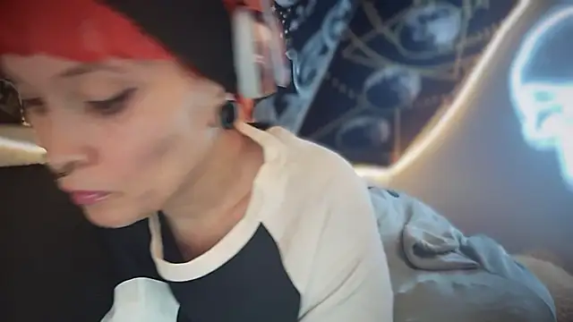 Snapshot of FRRANNKIE chatting on 09/23/25, 11:02 FRRANNKIE online show from 09/23/25, 11:02