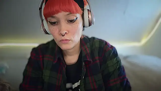 Snapshot of FRRANNKIE chatting on 10/10/25, 02:54 FRRANNKIE online show from 10/10/25, 02:54