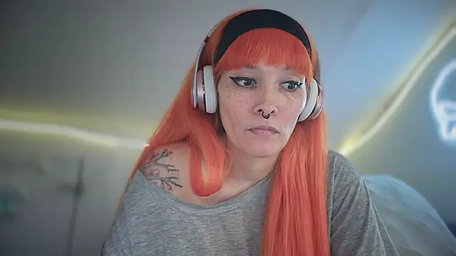 Snapshot of FRRANNKIE chatting on 10/13/25, 04:45 FRRANNKIE online show from 10/13/25, 04:45