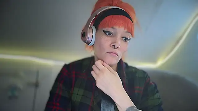 Snapshot of FRRANNKIE chatting on 10/14/25, 07:09 FRRANNKIE online show from 10/14/25, 07:09