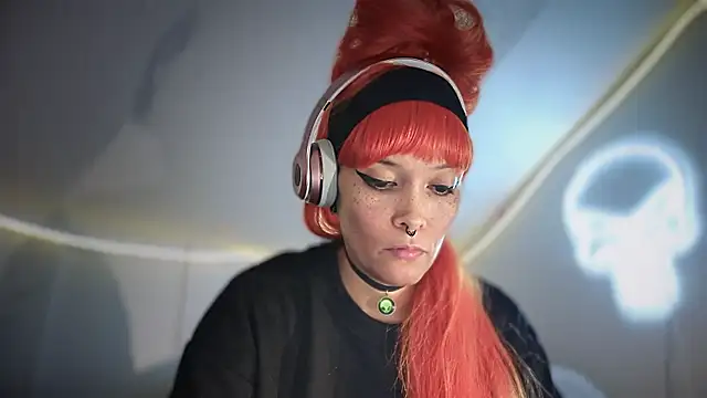 Snapshot of FRRANNKIE chatting on 10/20/25, 03:34 FRRANNKIE online show from 10/20/25, 03:34