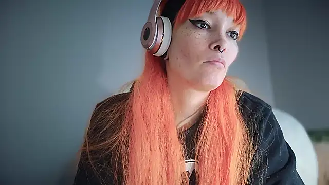 Snapshot of FRRANNKIE chatting on 10/28/25, 06:54 FRRANNKIE online show from 10/28/25, 06:54