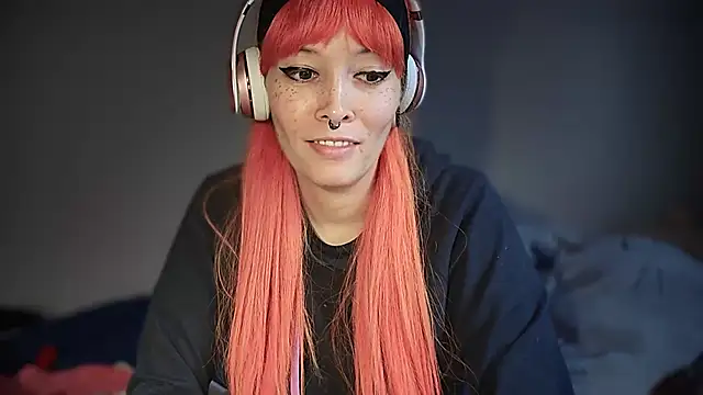 Snapshot of FRRANNKIE chatting on 10/30/25, 06:41 FRRANNKIE online show from 10/30/25, 06:41