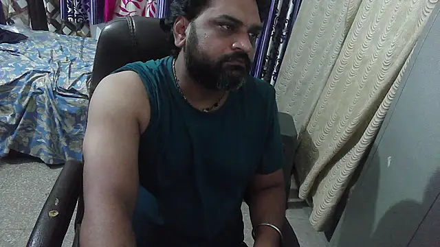 Snapshot of rentarob chatting on 11/05/25, 01:22 rentarob online show from 11/05/25, 01:22