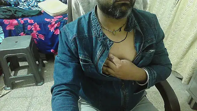 Snapshot of rentarob chatting on 11/18/25, 05:06 rentarob online show from 11/18/25, 05:06