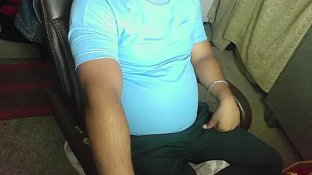 Snapshot of rentarob chatting on 11/27/25, 05:04 rentarob online show from 11/27/25, 05:04