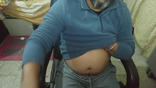 Snapshot of rentarob chatting on 12/03/25, 11:14 rentarob online show from 12/03/25, 11:14