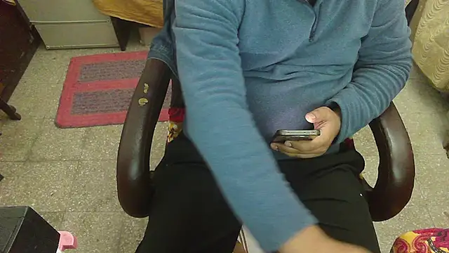 Snapshot of rentarob chatting on 12/04/25, 06:16 rentarob online show from 12/04/25, 06:16