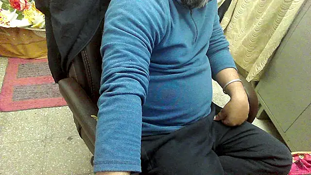 Snapshot of rentarob chatting on 12/14/25, 01:16 rentarob online show from 12/14/25, 01:16