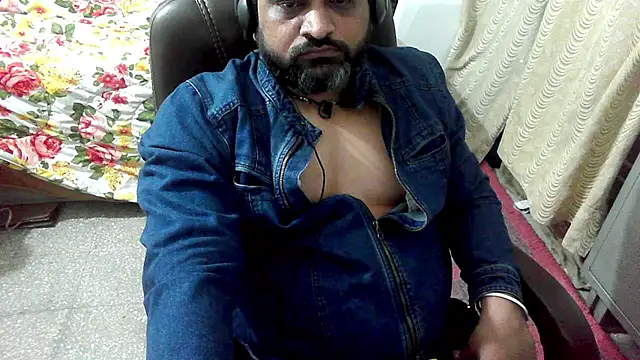 Snapshot of rentarob chatting on 12/15/25, 05:06 rentarob online show from 12/15/25, 05:06